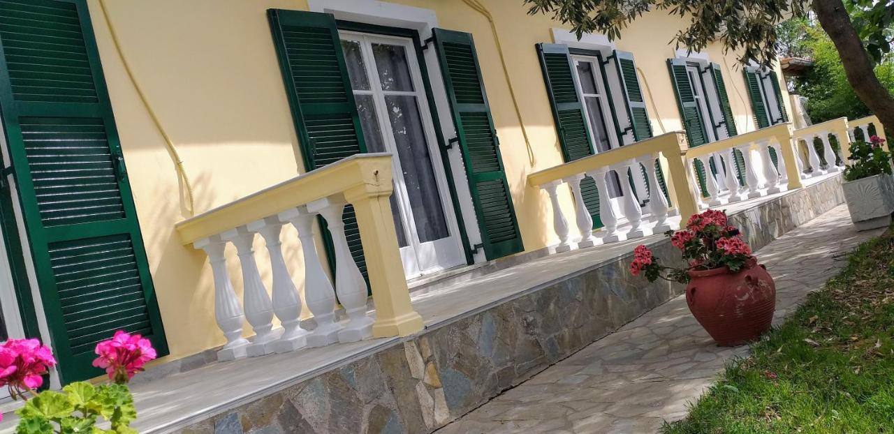 Kapetanios Luxury Aparthotel Agios Georgios  Bagian luar foto