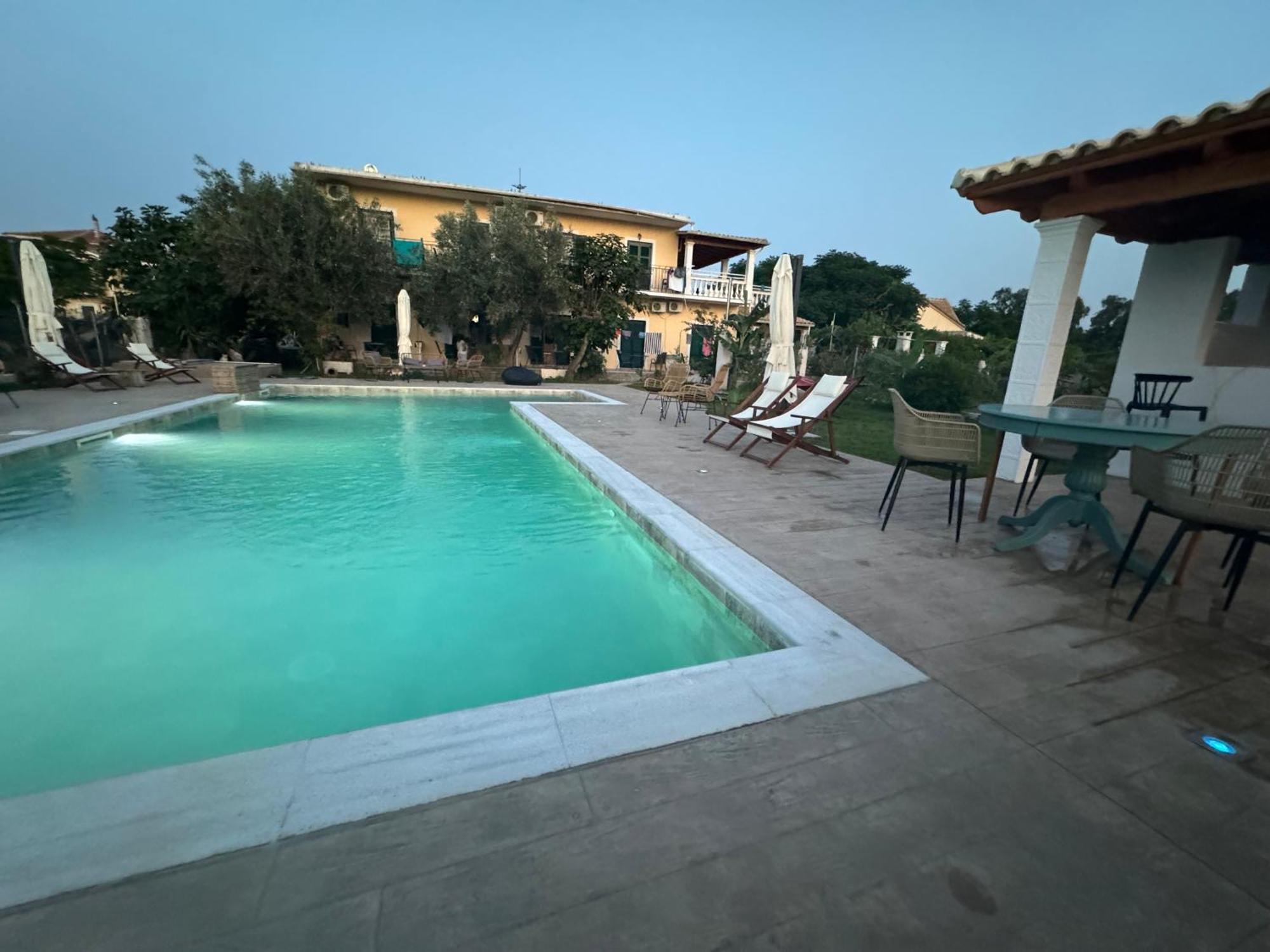 Kapetanios Luxury Aparthotel Agios Georgios  Bagian luar foto